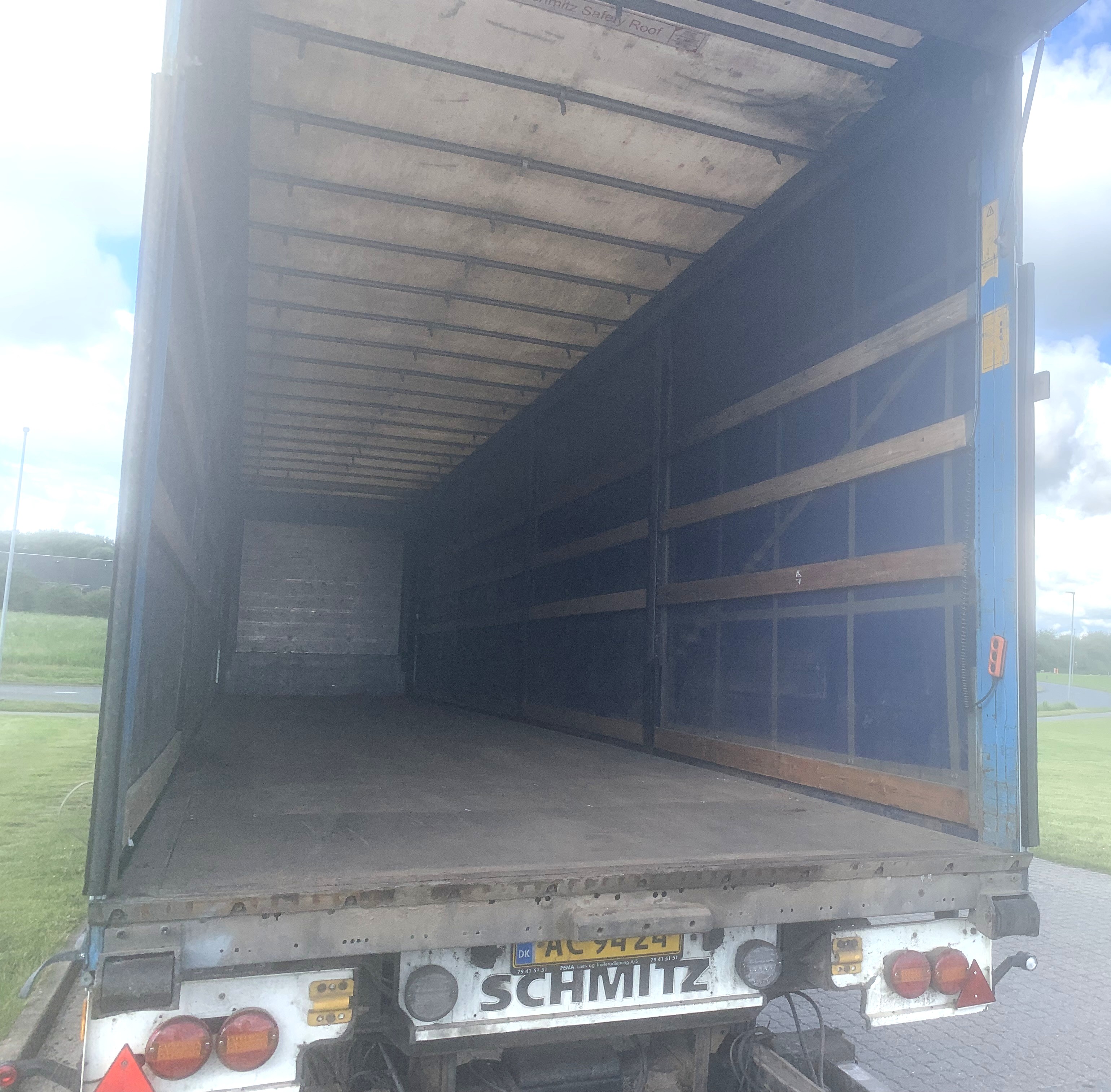 Schmitz Cargobull 3-akslet Gardintrailer m. lift