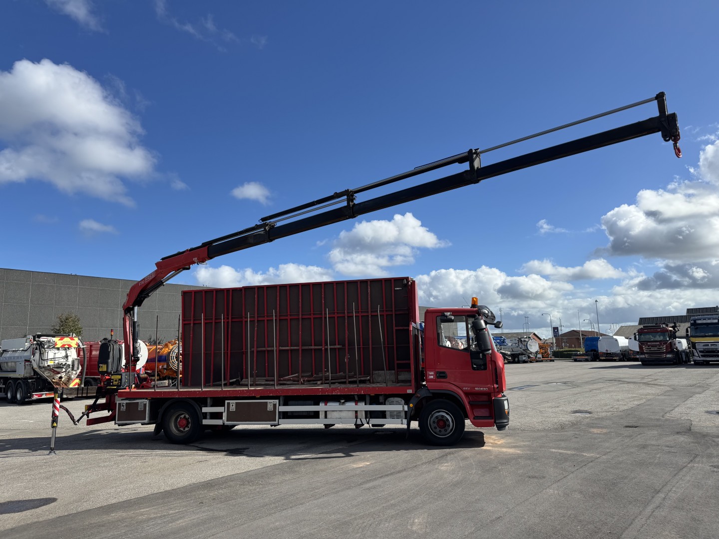 Iveco EuroCargo 160E30 / Kran Fassi F110 / Glaslad