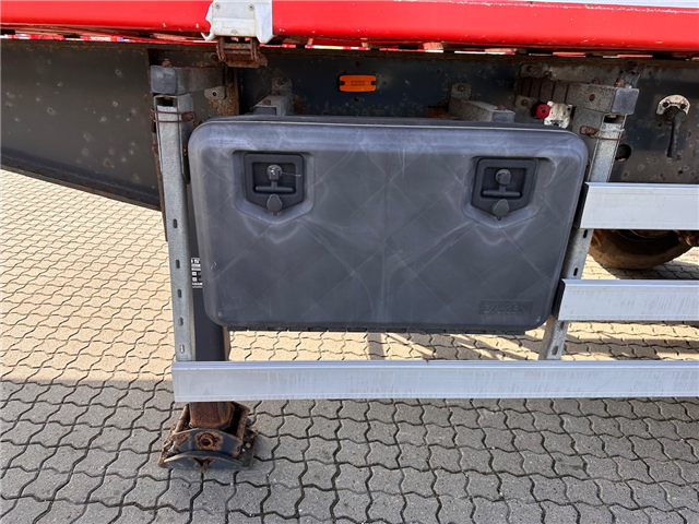 Trailerpartner 37 M3, Plastik Tip