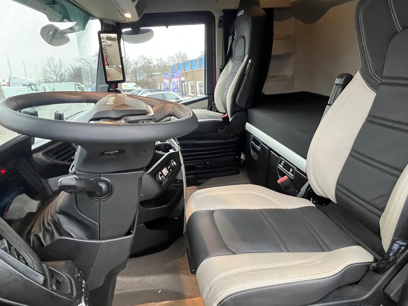 Iveco X-Way 8x4 1+3 580Hp opbygget med HIAB kran & Sawo hejs