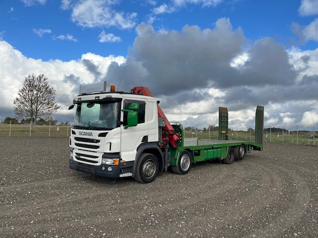 Scania P450 8X2*6 Knæklad + Kran HMF1820 - Machinetransporter