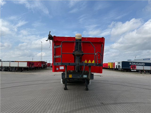 Kässbohrer 37 M3 tiptrailer