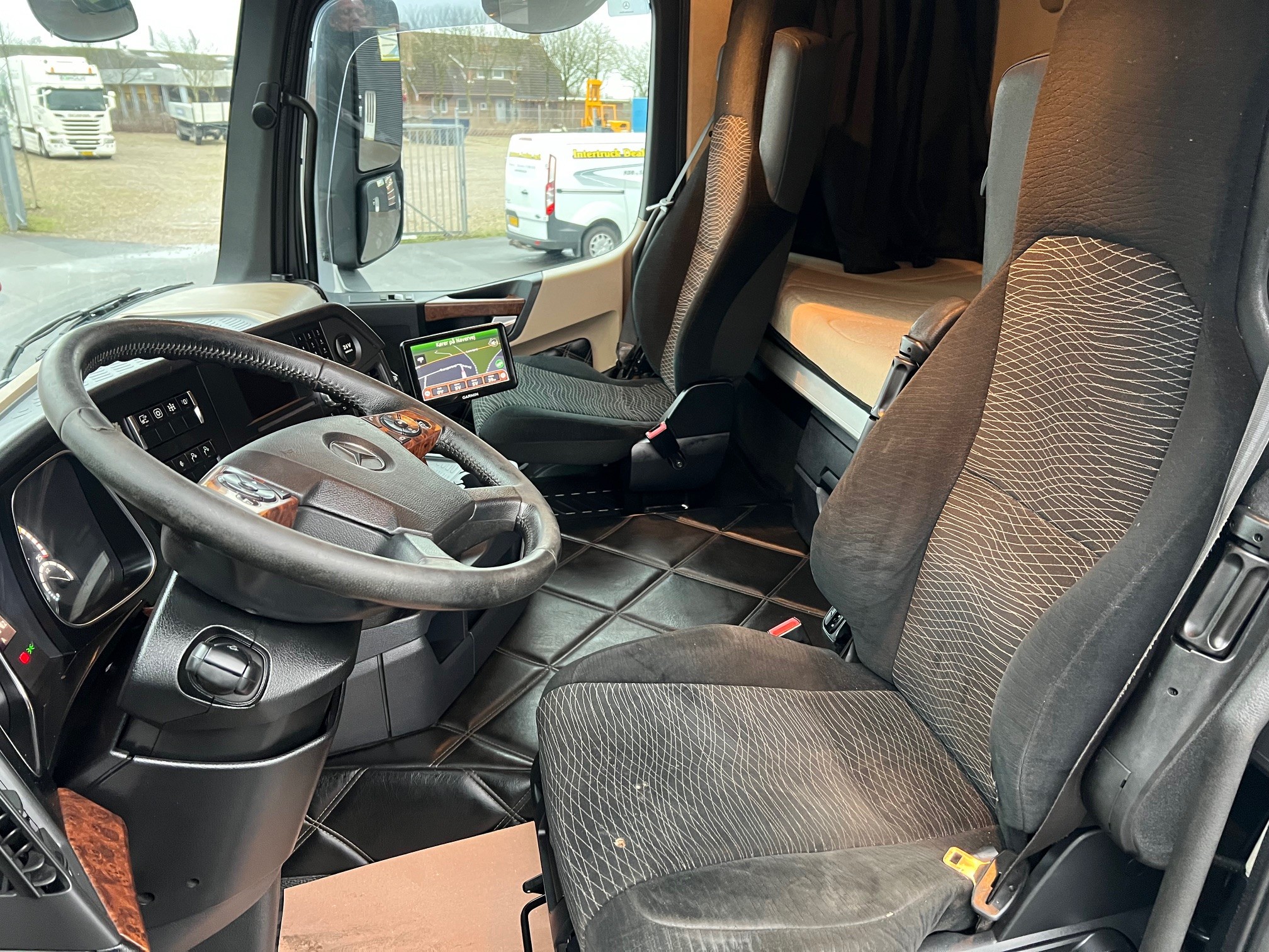 Mercedes 2540 HMF 2120 K5 kran