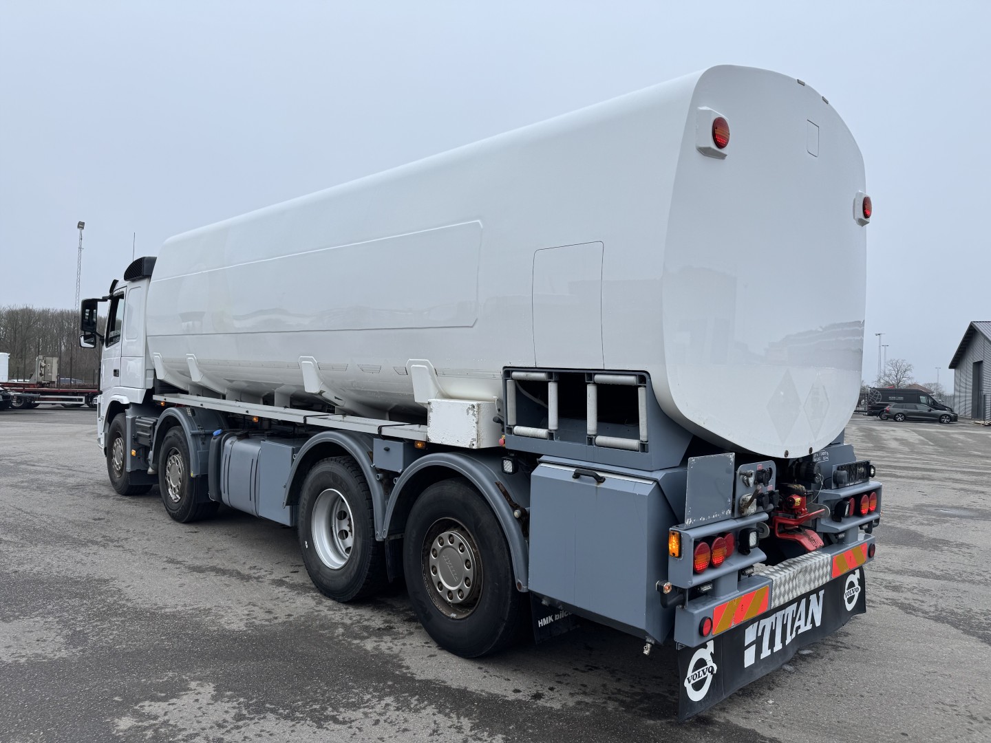 Volvo FM460 8x2*6 24.125 l. ADR Tankbil