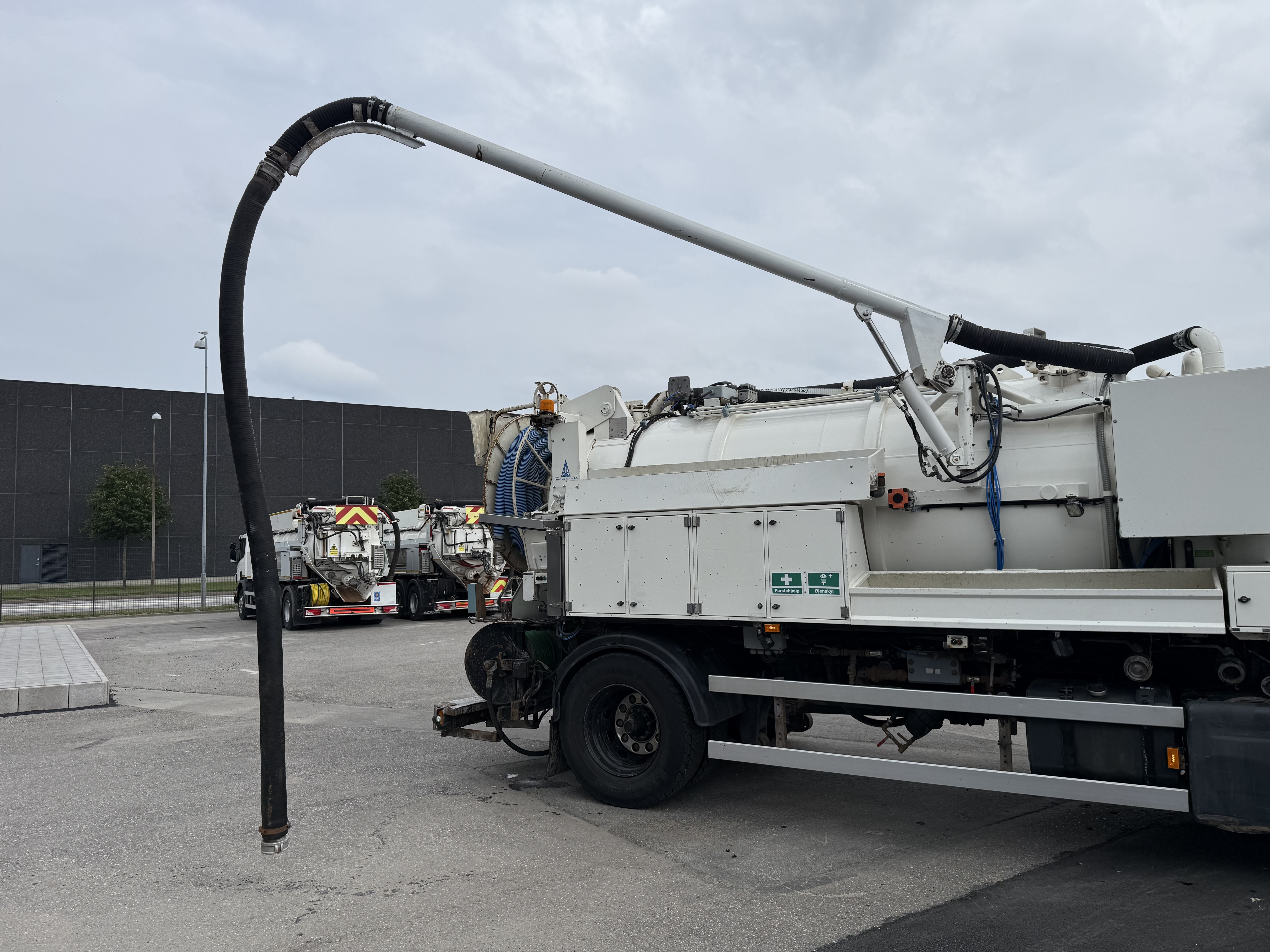 Scania P270 4x2 Hvidtved Larsen 7000 L Sugearm
