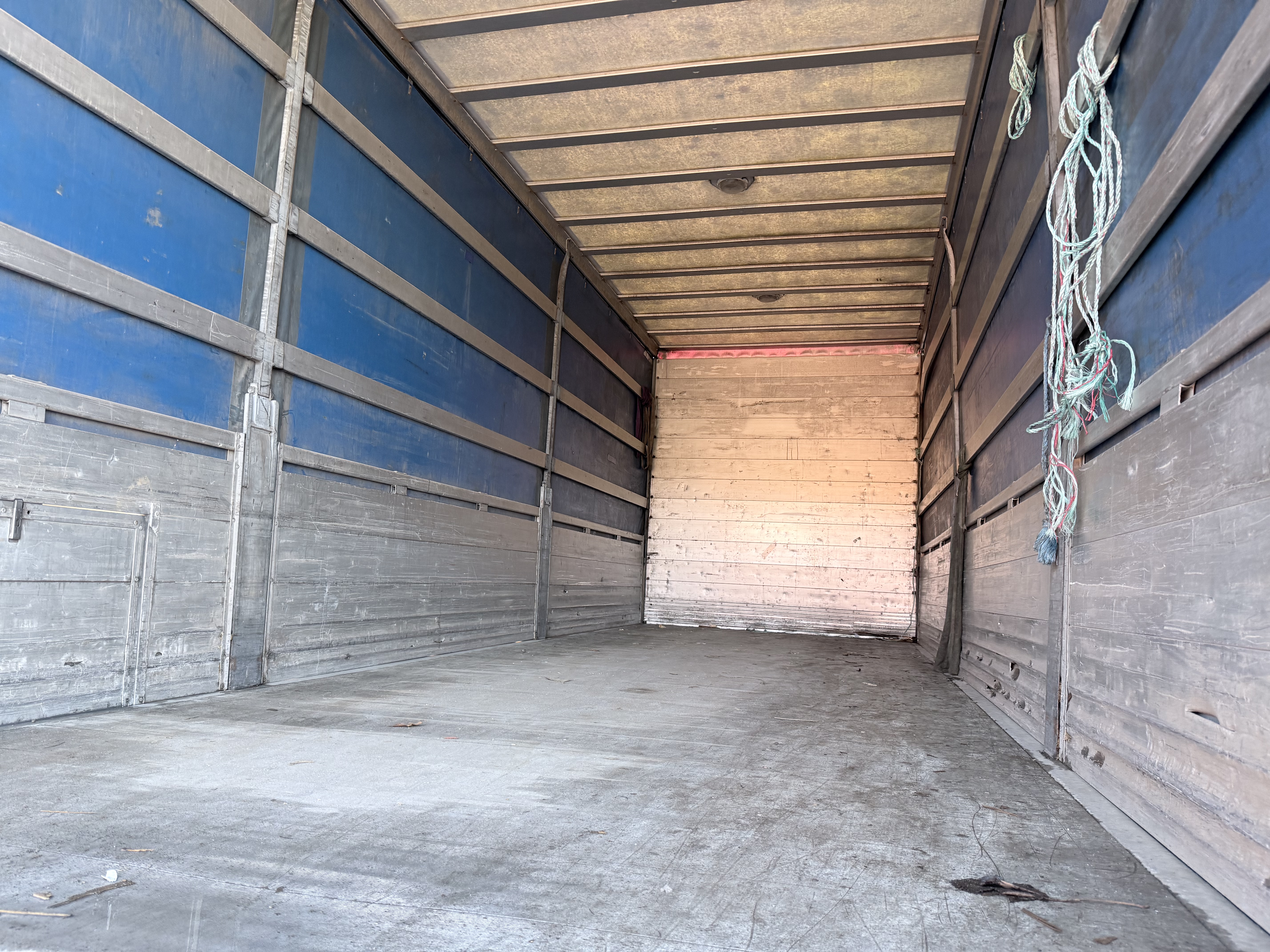 Volvo FM 330 7,7 m 4x2 Fragtlad & lift