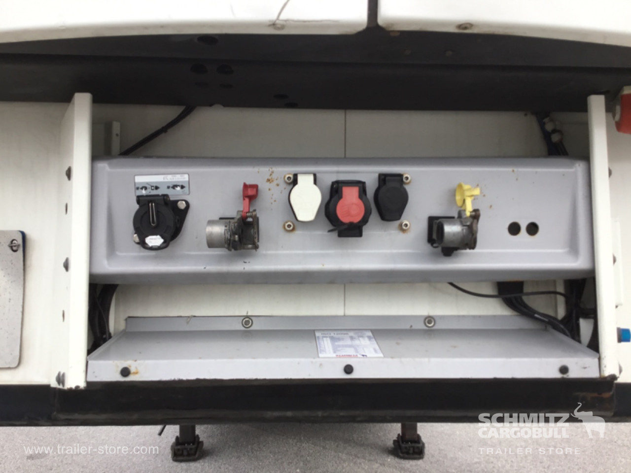 Schmitz Semi Reefer Meat hanging system