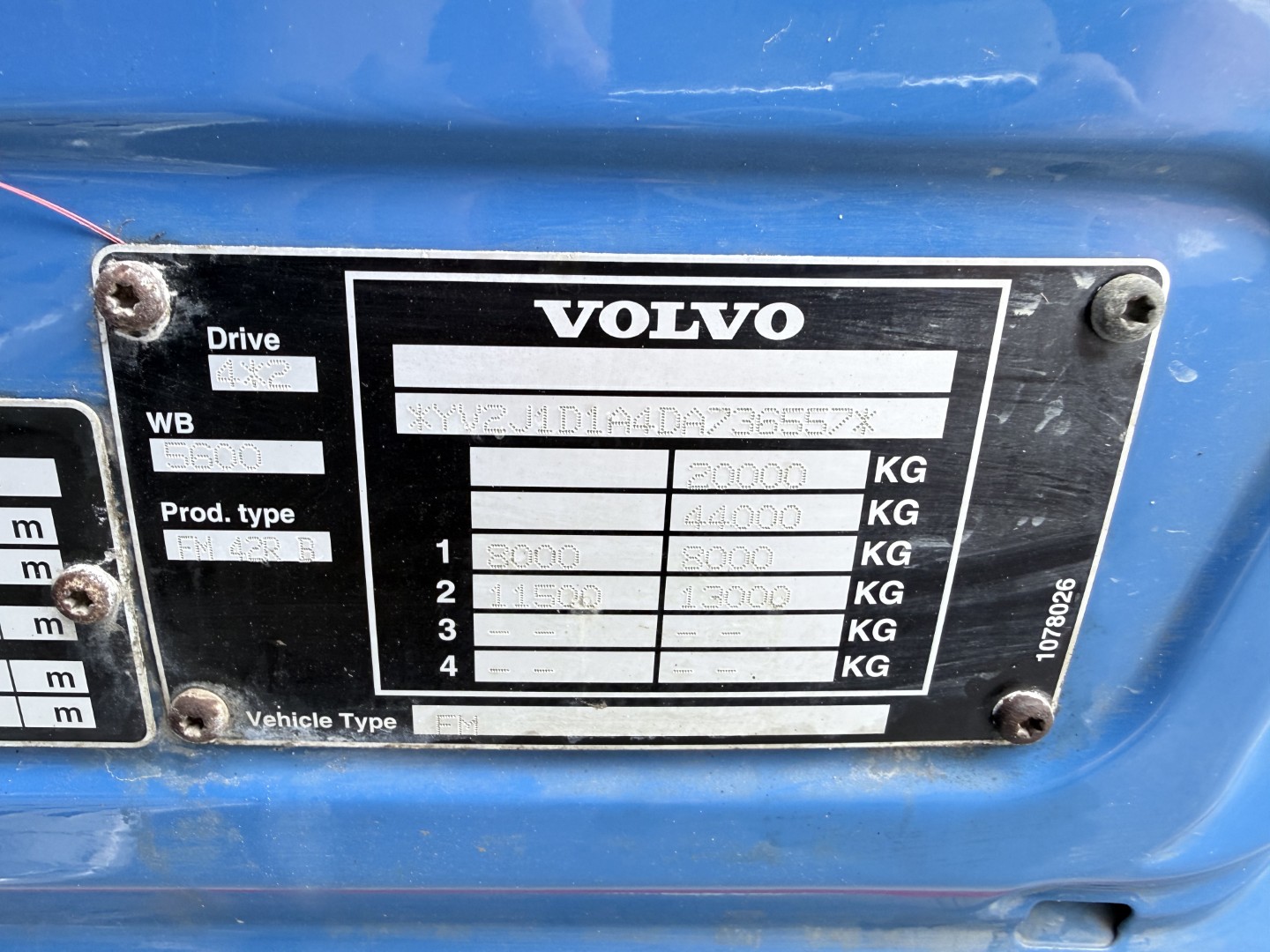 Volvo FM 330 7,7 m 4x2 Fragtlad & lift
