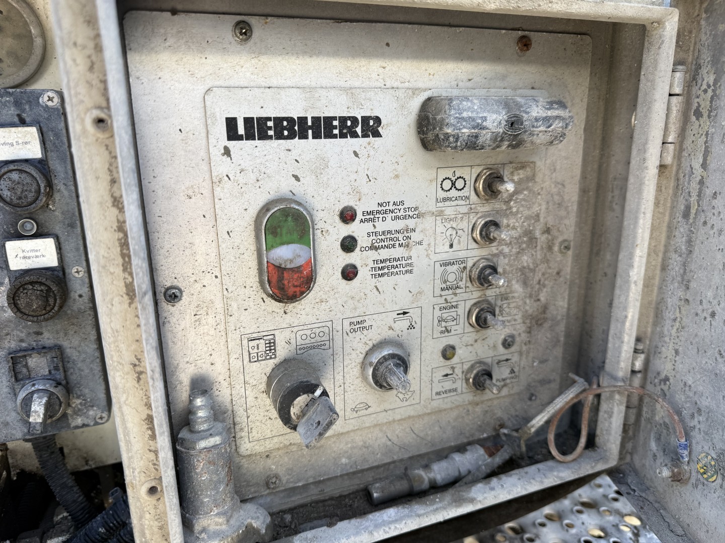 Scania P410 6x4 Liebherr THP 140 H 24 M4 XH Betonpumpe