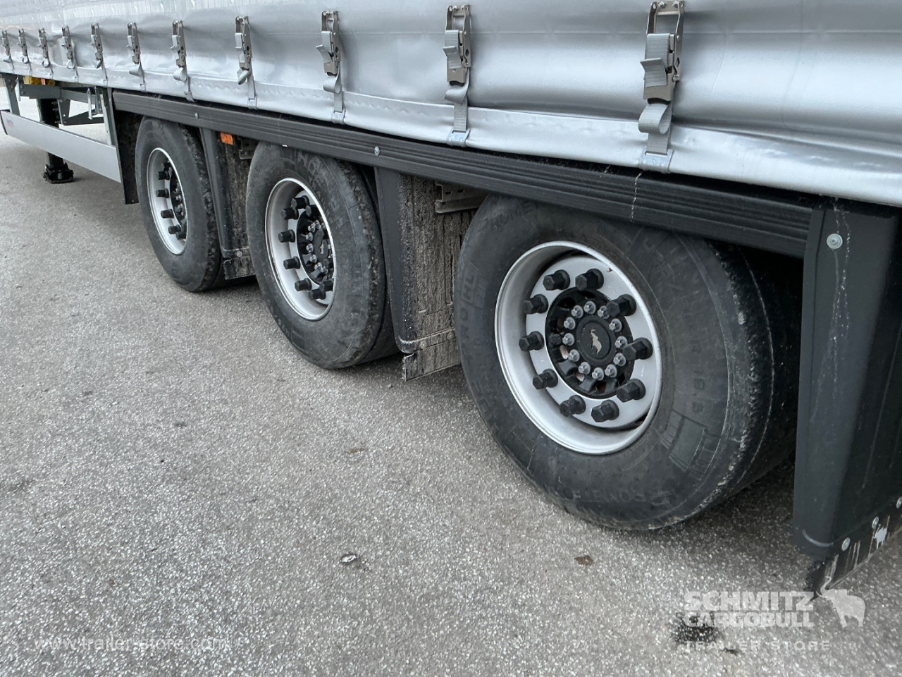 Schmitz Semi Curtainsider Mega