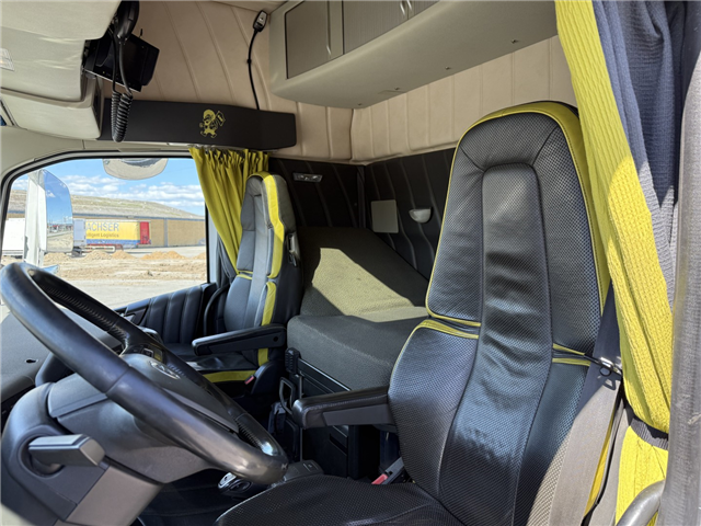 Volvo FH16/550 6x2*4 / Kran HMF 3220K4 Euro 6