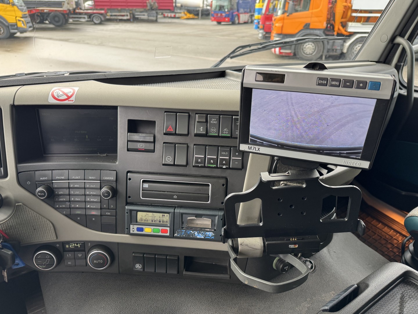 Volvo FM330 6x2*4 Carrier Supra 1250 Mt 9,9m (defekt kølemaskine)