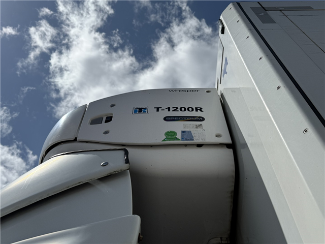 Iveco EuroCargo 180E32 4x2 Schmitz / Thermo King T-1200R Spectrum