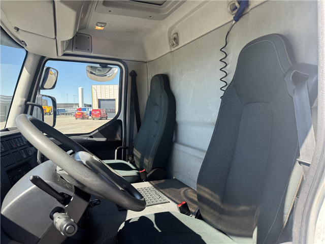 Volvo FL 210 4x2 Lukket kasse Euro 6