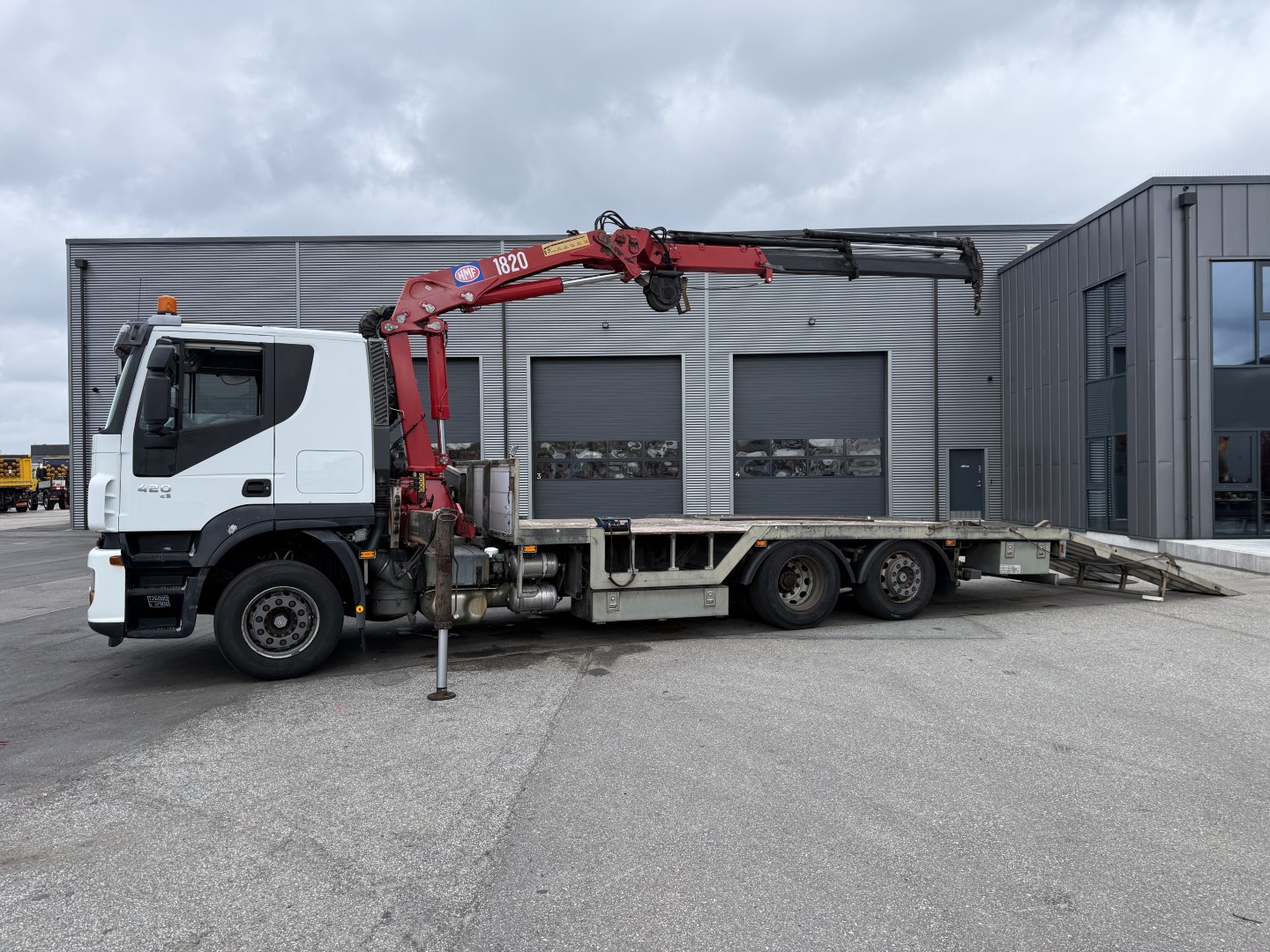 Iveco Stralis 420 6x2 7,0 m. maskinenlad HMF1823K4