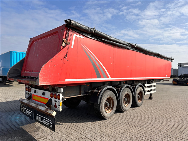 Trailerpartner 37 M3, Plastik Tip