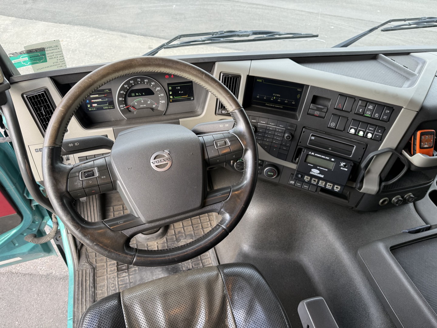 Volvo FM330 6x2*4 Carrier Supra 1050 Nordic