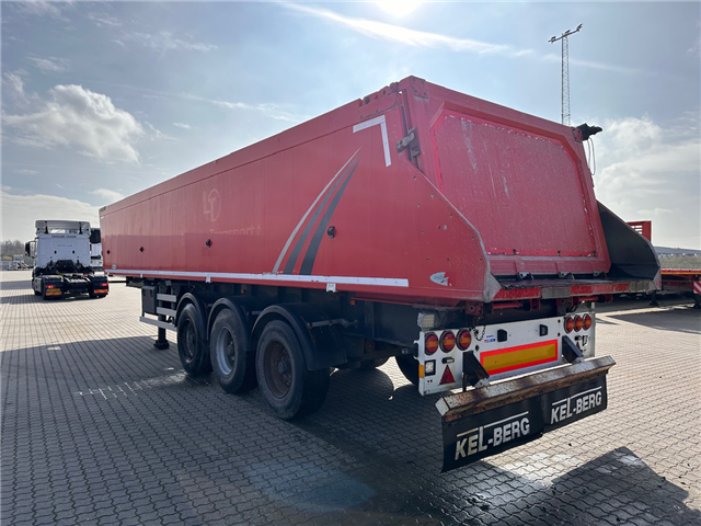 Trailerpartner 37 M3, Plastik Tip