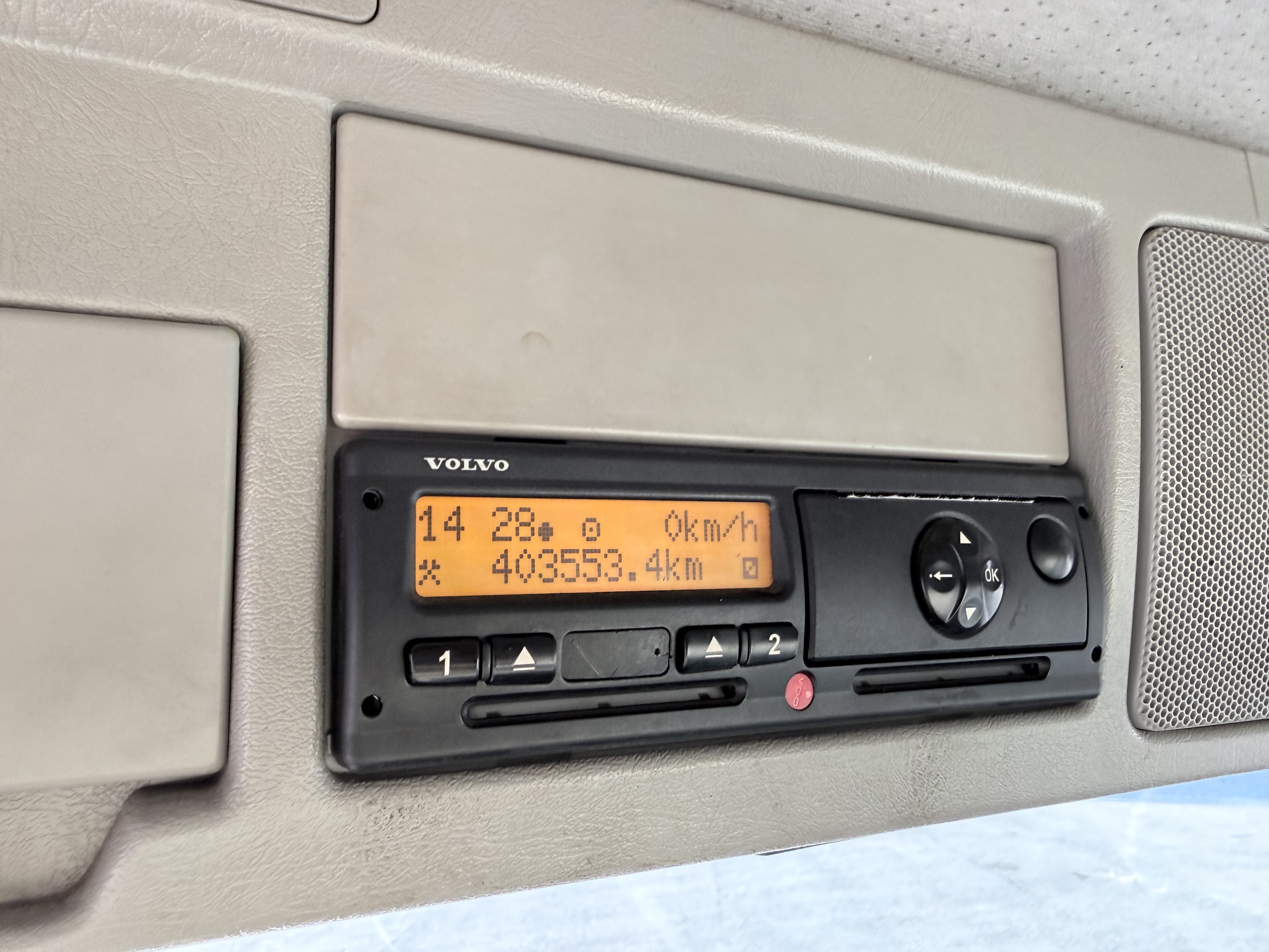 Volvo FM 330 7,7 m 4x2 Fragtlad & lift