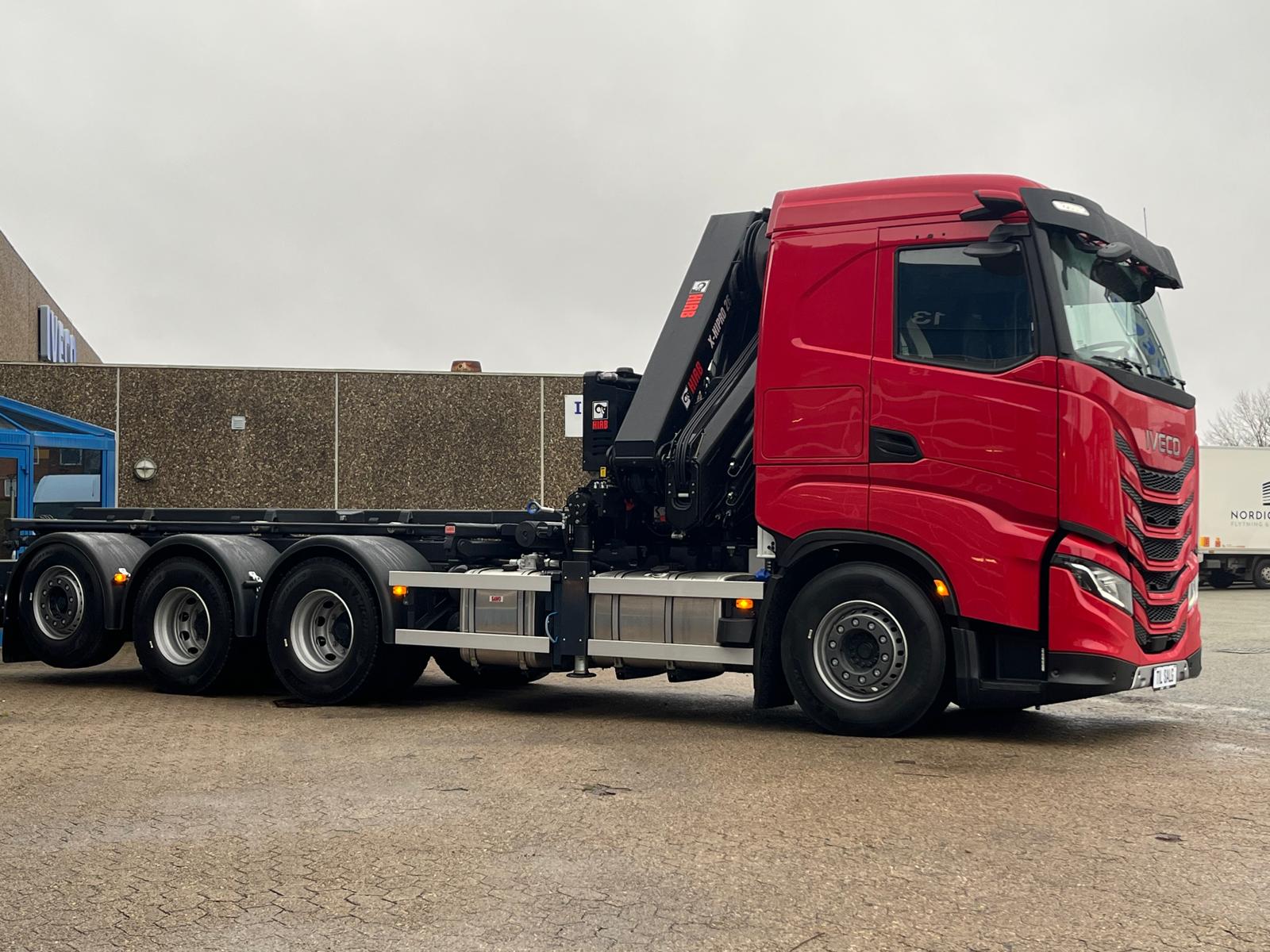 Iveco X-Way 8x4 1+3 580Hp opbygget med HIAB kran & Sawo hejs
